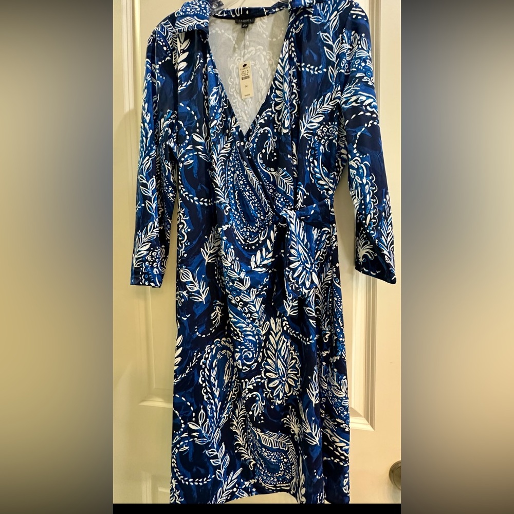 Talbots Women’s Medium Blue and White Paisley v neck Dress size Medium NWT